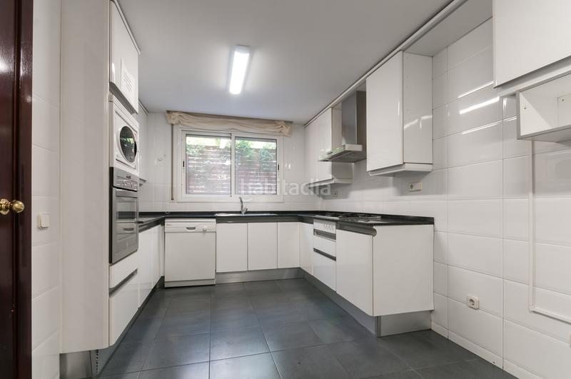 Foto 6b94bf27-8d55-4f66-8825-cc02eb71f8f6. Rent semi detached house with heating parking in Centre Sant Just Desvern