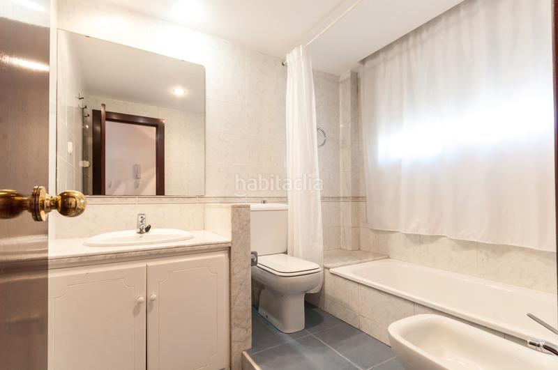 Foto b6a6718e-b0ae-4aa9-83b7-4f9ce9f96f80. Rent semi detached house with heating parking in Centre Sant Just Desvern