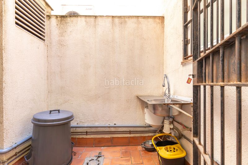 Foto e109417d-a19b-4302-85ea-d42a018d7f6e. Local comercial a El Gall Esplugues de Llobregat