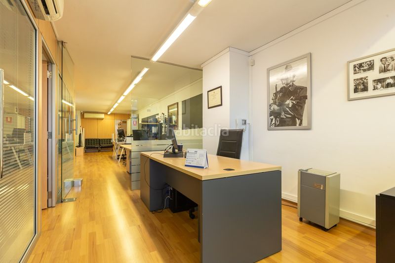 Foto ede7e2b8-fd7d-40e4-9a07-bc4f8e0b5c8f. Local comercial a El Gall Esplugues de Llobregat