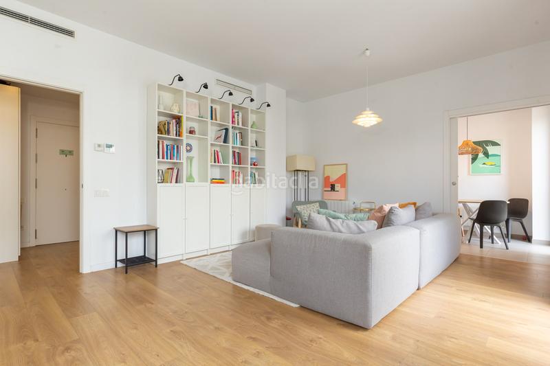 Foto 928a2870-aaee-4b10-80ec-34f7cf47ca34. Lloguer dúplex amb calefacció aparcament piscina a Esplugues de Llobregat