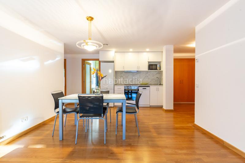 Foto ec39bfff-53dc-4d81-a77f-2f63bad872b6. Affitto piano terra con riscaldamento piscina in Centre Esplugues de Llobregat