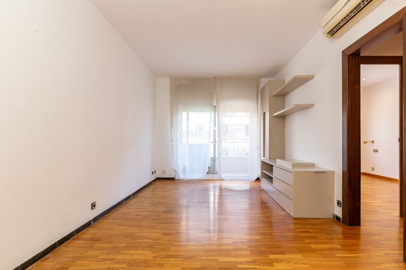 Foto 5897a8f8-413b-4d89-9776-a3e891861f2e. Pis amb calefacció aparcament a Baix Guinardó Barcelona