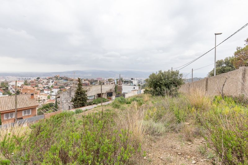 Foto cd49f255-8ea9-45a8-8426-8d61f01a64b0. Terreno residencial en La Miranda Esplugues de Llobregat