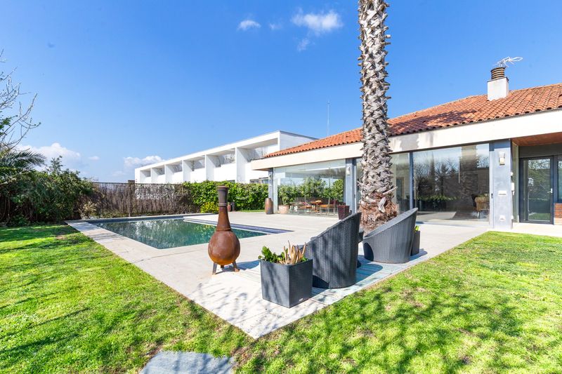 Foto 7087568e-3b10-4b01-8191-62fe59074289. Casa amb calefacció piscina a Ciutat Diagonal Esplugues de Llobregat