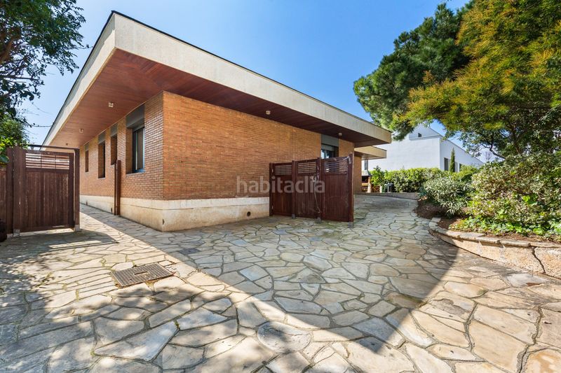 Foto 792223ae-098b-4c0a-97d3-aa106d4fd697. Casa amb calefacció piscina a Ciutat Diagonal Esplugues de Llobregat