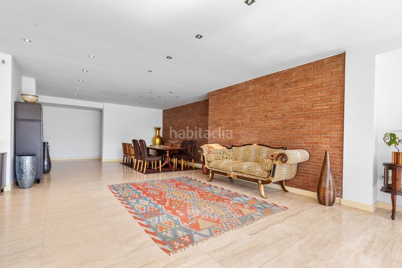 Foto be9672e9-d76e-40df-801c-c775259c5d6a. Casa amb calefacció piscina a Ciutat Diagonal Esplugues de Llobregat