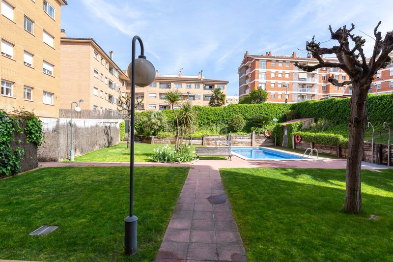 Foto 21c01b58-d2eb-4193-b5c8-caf177c37c4a. Planta baixa amb calefacció aparcament piscina a Rubí