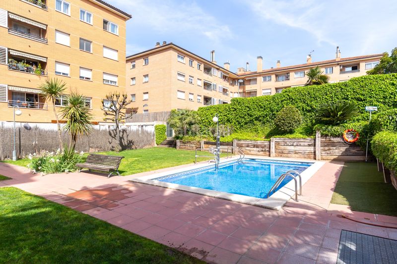 Foto 4dd5c5dc-5b3b-438b-8fdf-6d0fd54d10bb. Planta baixa amb calefacció aparcament piscina a Rubí
