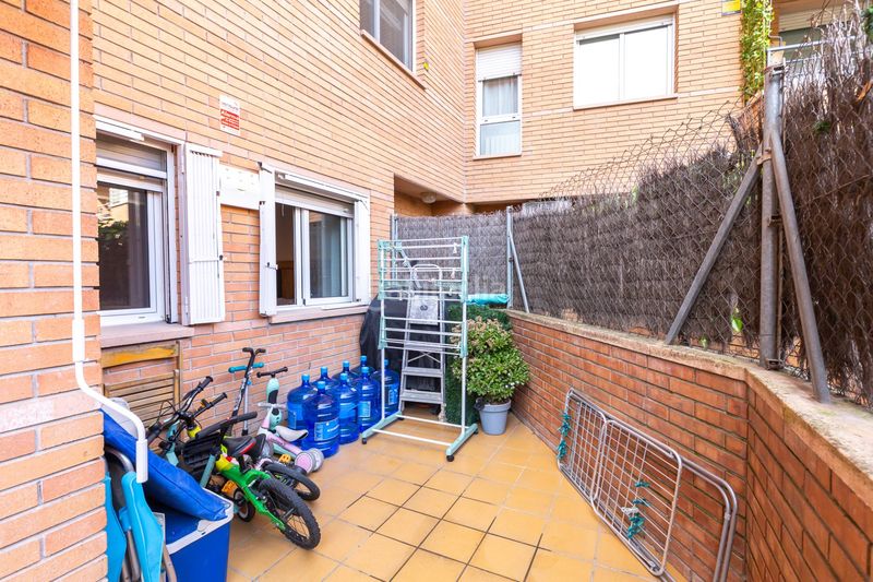 Foto 9918d6e8-3641-444a-b27a-ea33cd332e51. Planta baixa amb calefacció aparcament piscina a Rubí