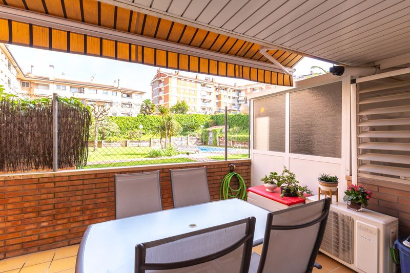 Foto e40de7ff-d95d-4a61-bf17-14e83a1fe3e4. Planta baixa amb calefacció aparcament piscina a Rubí