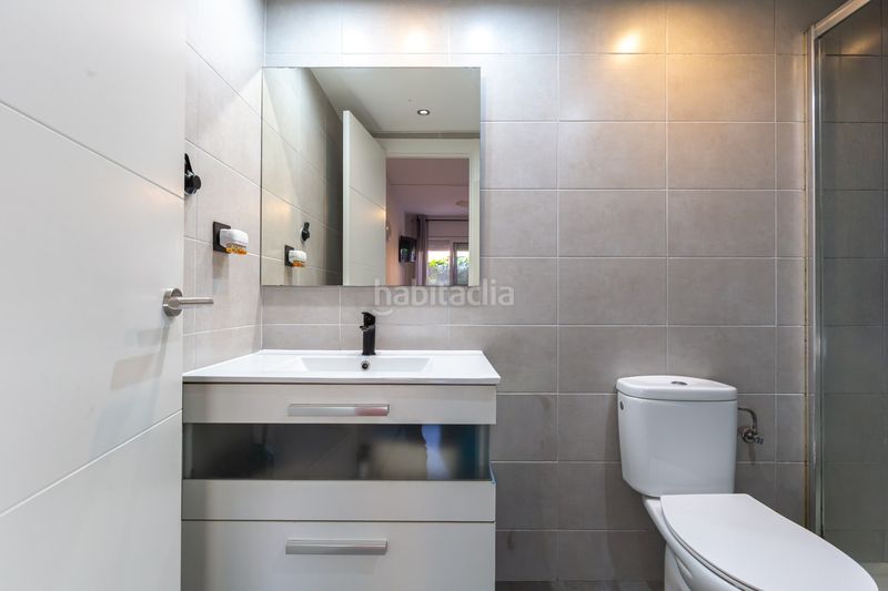 Foto f3aba2cf-7783-4f99-9fcb-83e9e2f512b4. Planta baixa amb calefacció aparcament piscina a Rubí
