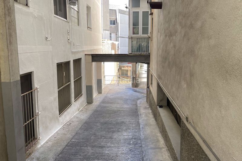 Foto 30cb97d8-c9f4-4f47-bb95-55e30ef53c5a. Aparcament cotxe a Centre Sant Just Desvern