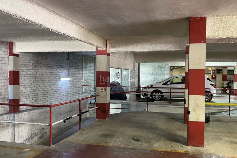 Foto b2ed5844-ac29-4933-9c84-d897ce14e1a0. Aparcament cotxe a Centre Sant Just Desvern