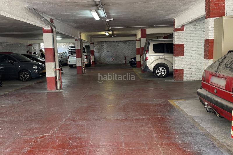 Foto bb3dc501-0bef-4097-b978-8ef244a227c2. Aparcament cotxe a Centre Sant Just Desvern