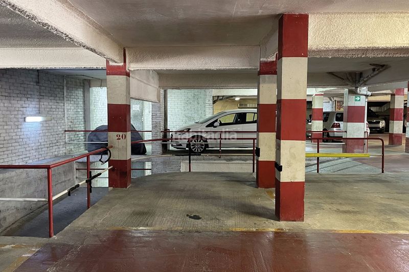 Foto be8ec2e2-a4e4-409a-9398-7e718e11af4a. Aparcament cotxe a Centre Sant Just Desvern