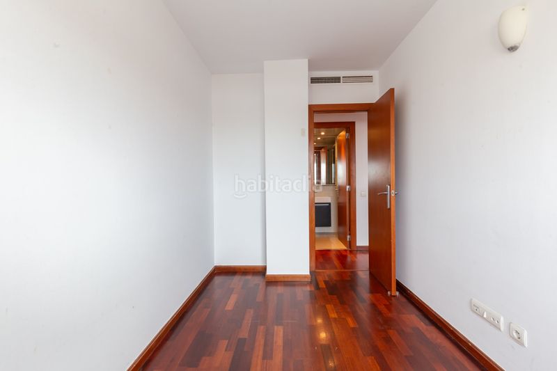 Foto bf68bb54-2f9f-4f55-a348-4d9b46bb0ca9. Flat with heating parking in Sant Joan-TV3 Sant Joan Despí