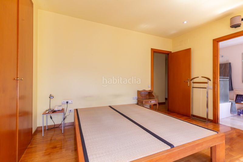 Foto e0d46c27-4b25-4d92-aaa2-2d91626b4a35. Pis amb calefacció aparcament piscina a Centre Esplugues de Llobregat