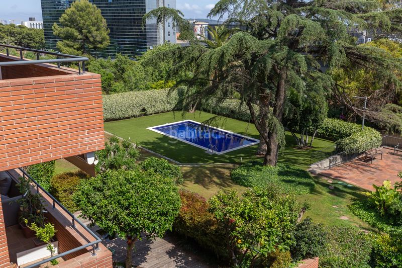 Foto ee1abfd8-6297-4fd8-b039-e3557a6326f6. Pis amb calefacció aparcament piscina a Centre Esplugues de Llobregat