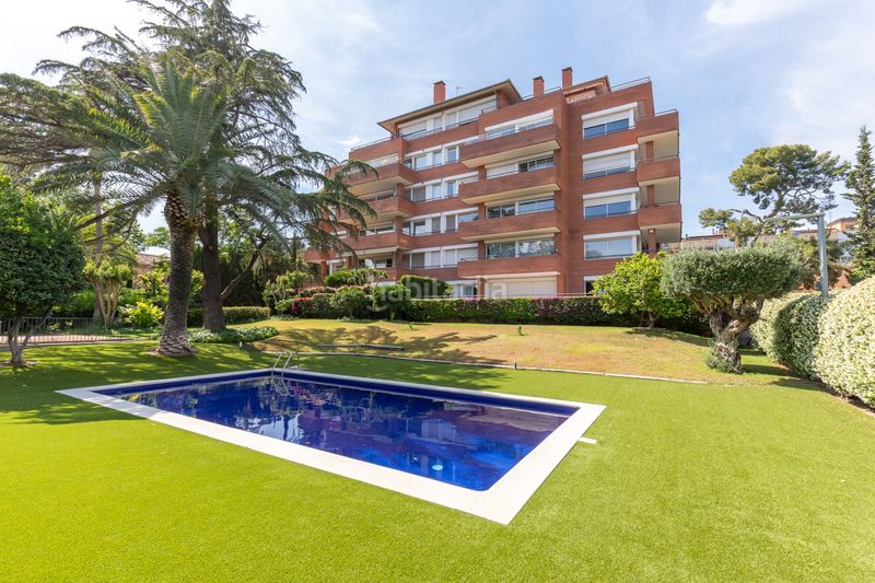 Foto fe62c73d-6b68-495a-ae7c-c64ea9d2c01d. Pis amb calefacció aparcament piscina a Centre Esplugues de Llobregat