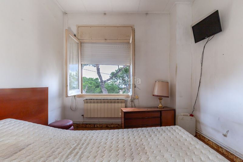 Foto 09b2d33f-653b-41a4-bfeb-236abb632dd1. Semi detached house with heating parking in Finestrelles Esplugues de Llobregat