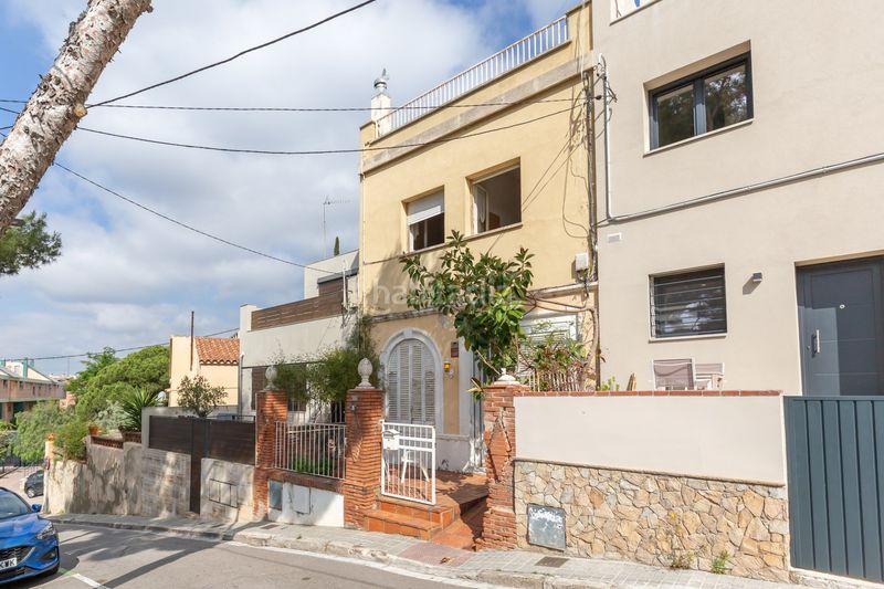 Foto 4da1849e-4363-478f-ae7e-b49254e1a73e. Semi detached house with heating parking in Finestrelles Esplugues de Llobregat