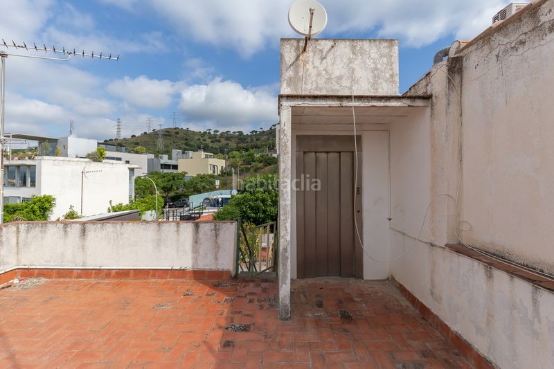 Foto 7d43e397-ddfb-449a-bfeb-fcc2789115af. Semi detached house with heating parking in Finestrelles Esplugues de Llobregat