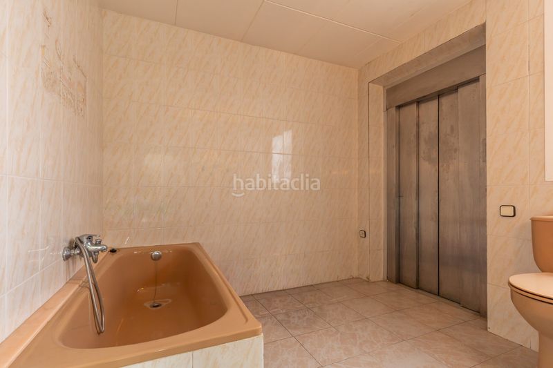 Foto 891553ea-d230-4bc2-b3e1-902a9beb254f. Semi detached house with heating parking in Finestrelles Esplugues de Llobregat