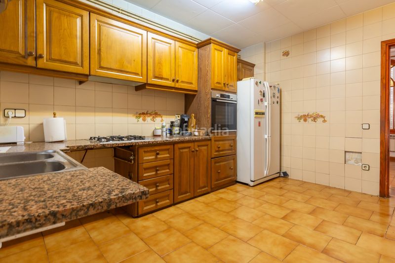 Foto 95c01033-c26f-423a-ad7f-e9749ddde57a. Semi detached house with heating parking in Finestrelles Esplugues de Llobregat