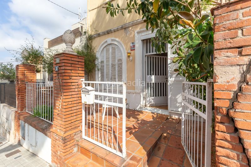 Foto dc28148c-8800-4b74-a790-8bae4b523d29. Semi detached house with heating parking in Finestrelles Esplugues de Llobregat
