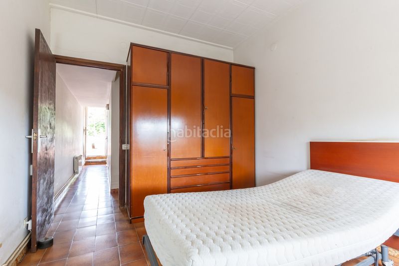 Foto e5aff4ca-3d89-485f-a1f7-b07813582a23. Semi detached house with heating parking in Finestrelles Esplugues de Llobregat