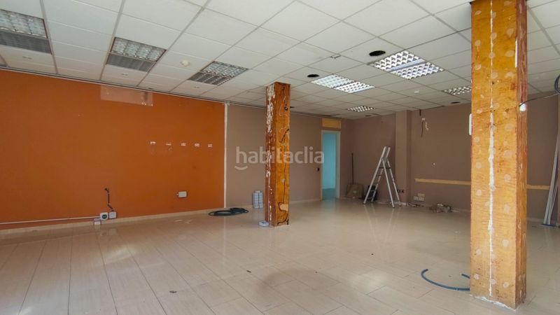 Foto a2975cba-2c07-4887-abe2-4d3bc19bd7a3. Local comercial a Centre Rubí
