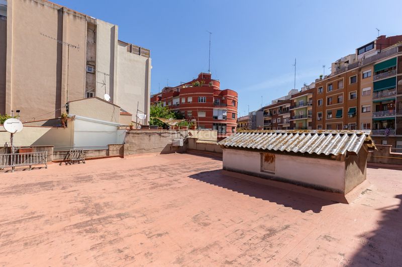 Foto 26d604f8-b821-4b62-9cee-bfd52743656c. Casa adossada a Guinardó Barcelona