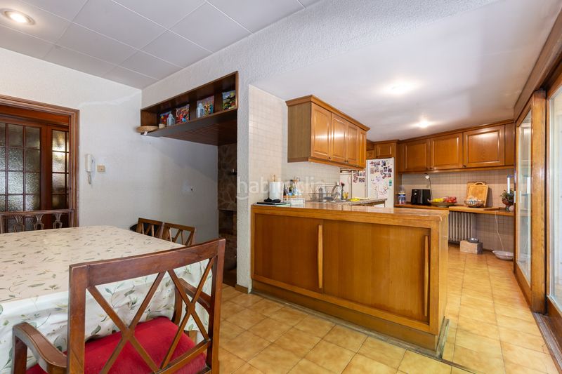 Foto 75c757b5-6ee3-47e1-8a56-c0ac093448d9. Casa adossada a Guinardó Barcelona
