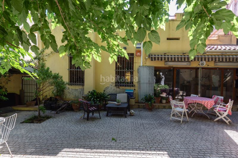 Foto a1608f18-249e-42d0-a100-3f3adddbe58a. Casa adossada a Guinardó Barcelona