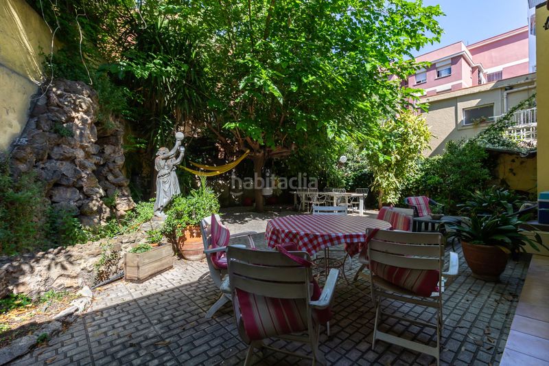 Foto a2f1d740-36bd-4e31-9019-3028cd827130. Casa adossada a Guinardó Barcelona