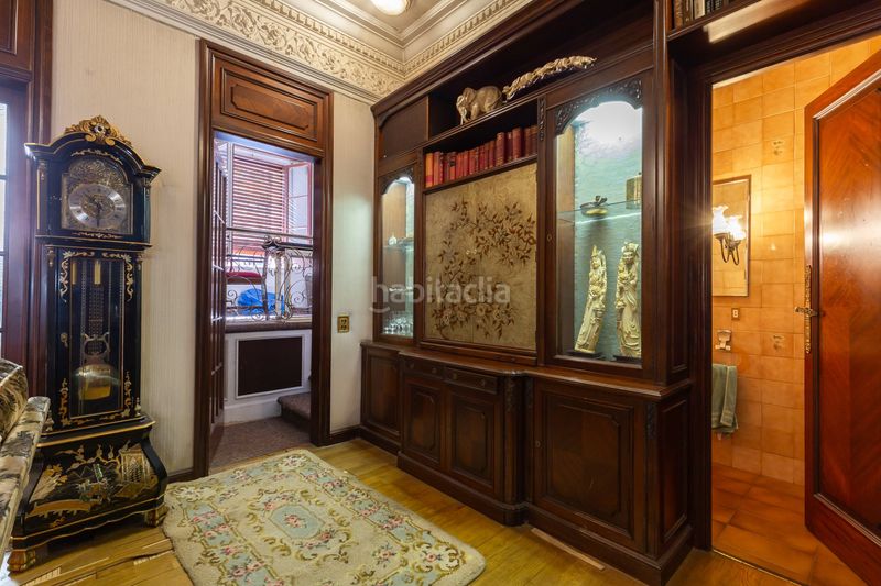 Foto acf2341c-60b1-45f3-9da9-c683ce937e34. Casa adossada a Guinardó Barcelona