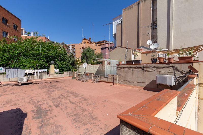 Foto be2c03f0-5f52-454e-b0fc-d8b29776da7c. Casa adossada a Guinardó Barcelona