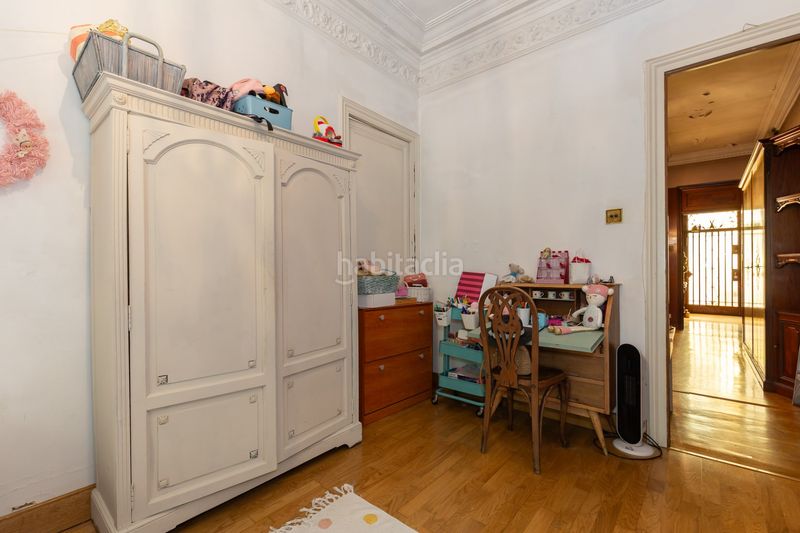 Foto bede0e5d-f7d1-485c-9720-6893353d1160. Casa adossada a Guinardó Barcelona
