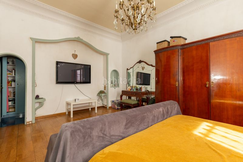 Foto cd86d801-f83e-4ae7-8e47-8d2c654265c5. Casa adossada a Guinardó Barcelona
