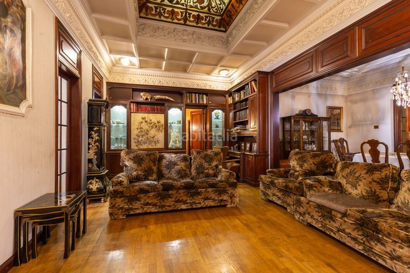 Foto e7dda6a0-f8df-4a50-a686-df289677953a. Casa adossada a Guinardó Barcelona