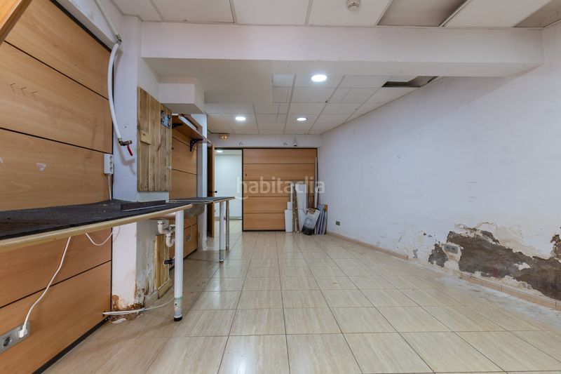 Foto fa0b0ba3-f5c3-44e3-9b36-7296c357e58d. Local comercial a La Salut Barcelona
