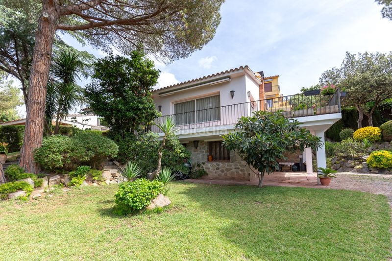 Foto 5df2259f-664a-4e1e-8e18-46c4a06d37d1. Casa amb calefacció aparcament piscina a Cabrils