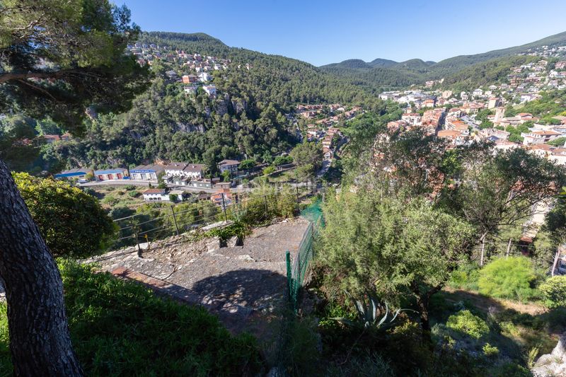 Foto 94fa2388-9a0d-45e9-9e5f-63679cd67948. Masia amb calefacció aparcament piscina a Corbera de Llobregat