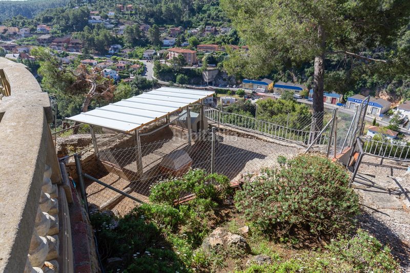 Foto f79cb1a7-38df-4dd5-bd16-2c5339eaf838. Masia amb calefacció aparcament piscina a Corbera de Llobregat