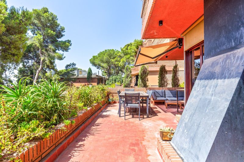 Foto d9507d9f-5474-45ec-98be-0fc57879ee27. Planta baixa amb calefacció aparcament piscina a Sant Just Desvern