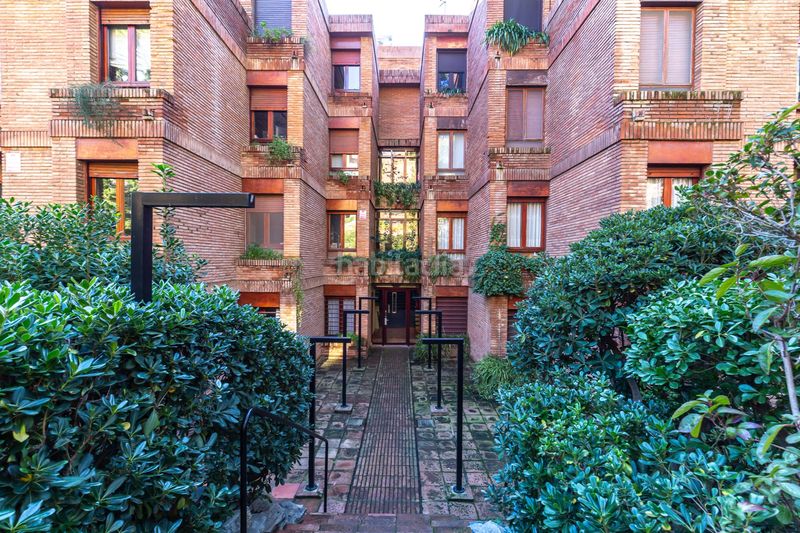 Foto fb9d1d0d-541a-47e8-8ea8-0d2b9ec9ba9c. Planta baixa amb calefacció aparcament piscina a Sant Just Desvern