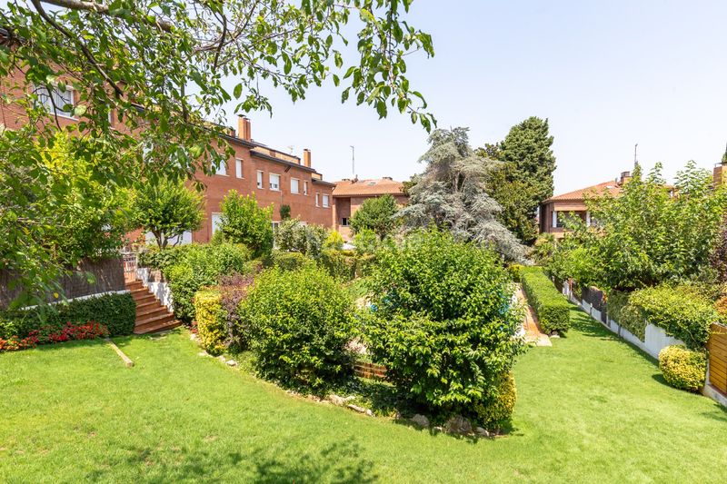 Foto 07341b1a-ef00-4f53-9163-81c5d3658bed. Casa adossada amb calefacció aparcament piscina a Sant Cugat del Vallès