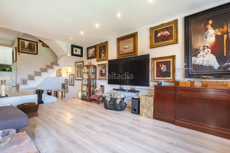 Foto 45d57264-81cd-40e9-ba51-5c666bf76218. Casa adossada amb calefacció aparcament piscina a Sant Cugat del Vallès