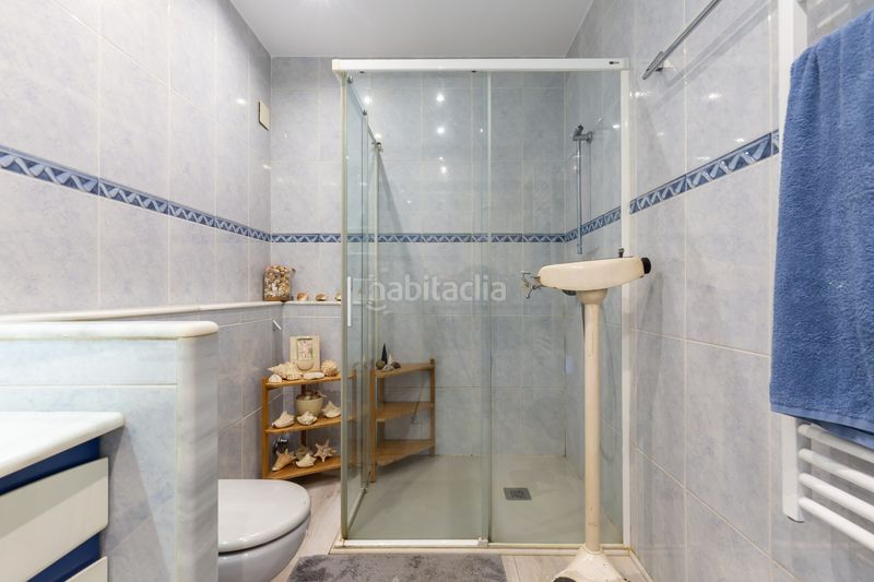 Foto 8316e18c-05c2-42c1-9cf1-31144cb4ff60. Casa adossada amb calefacció aparcament piscina a Sant Cugat del Vallès